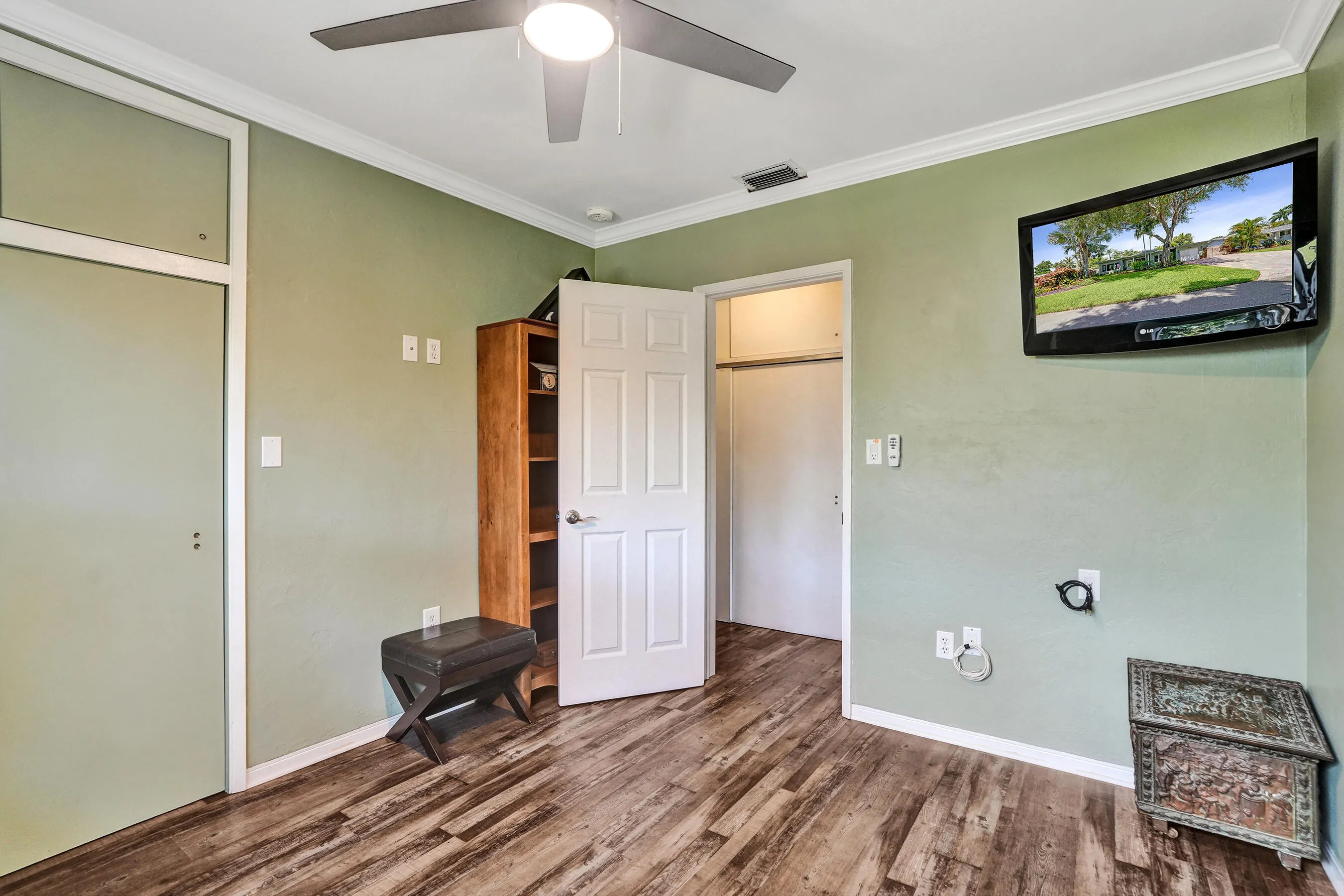 Spacious 2nd Bedroom