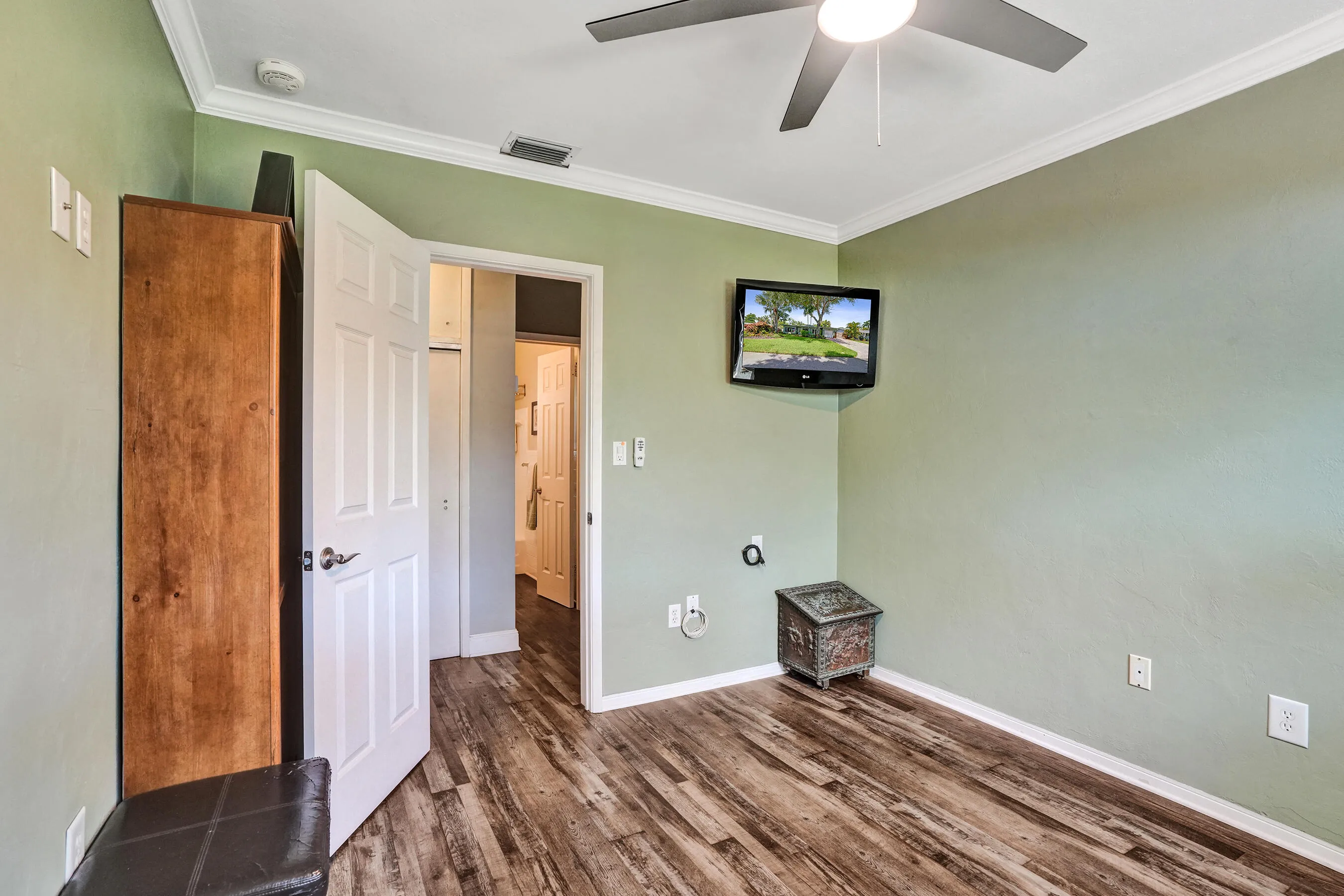 Spacious 2nd Bedroom