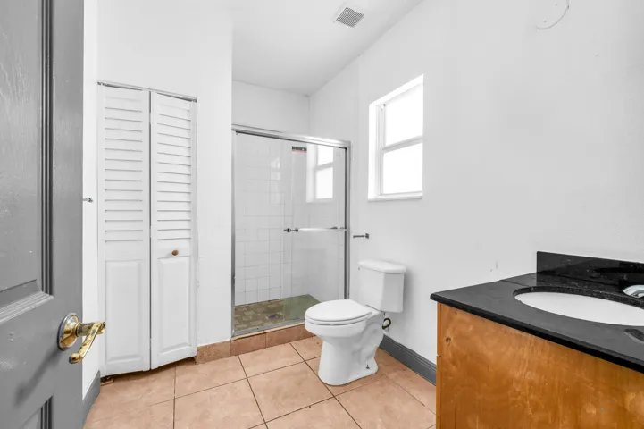 124 SW 10TH 11