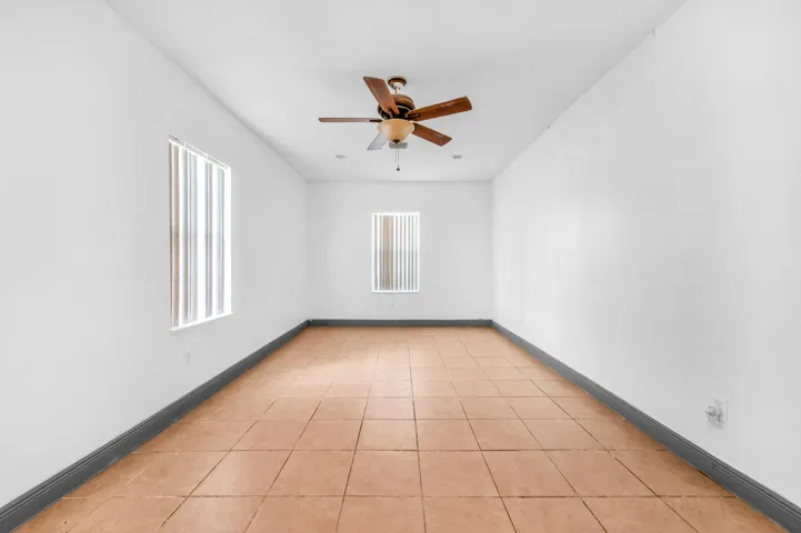 124 SW 10TH 8