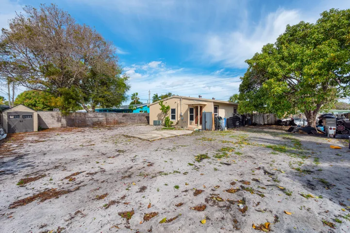 124 SW 10TH 17
