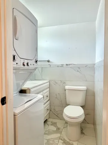105 Oxford Laundry & Half Bath