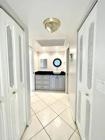 105 Oxford Dressing Room