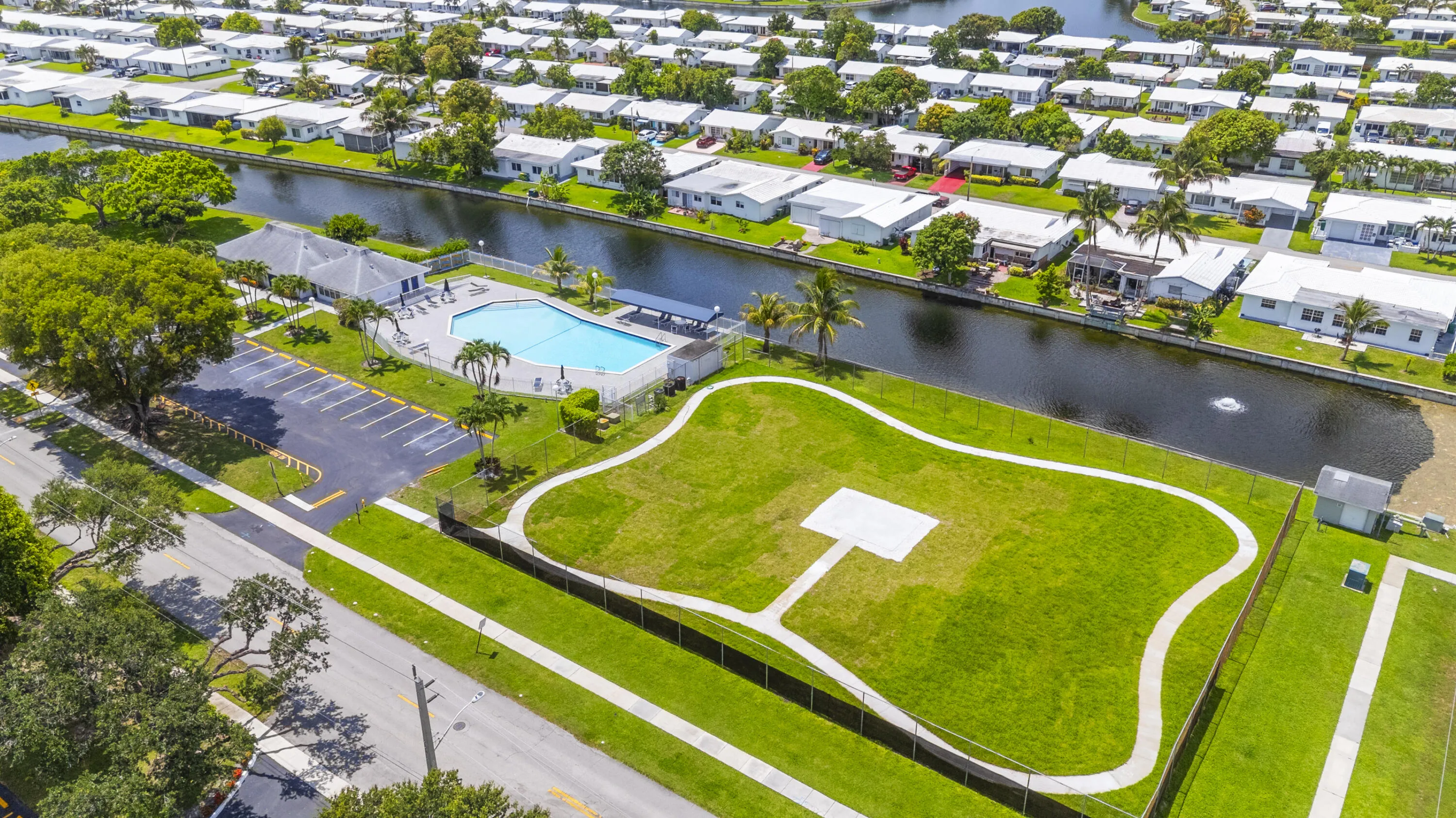 Fairways of Tamarac community clubhouse and pool