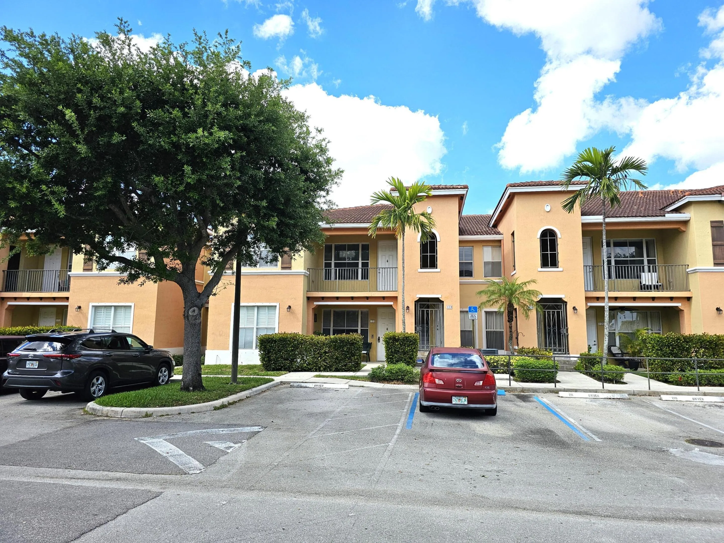 3569 Forest Hill Blvd, Apt 104
