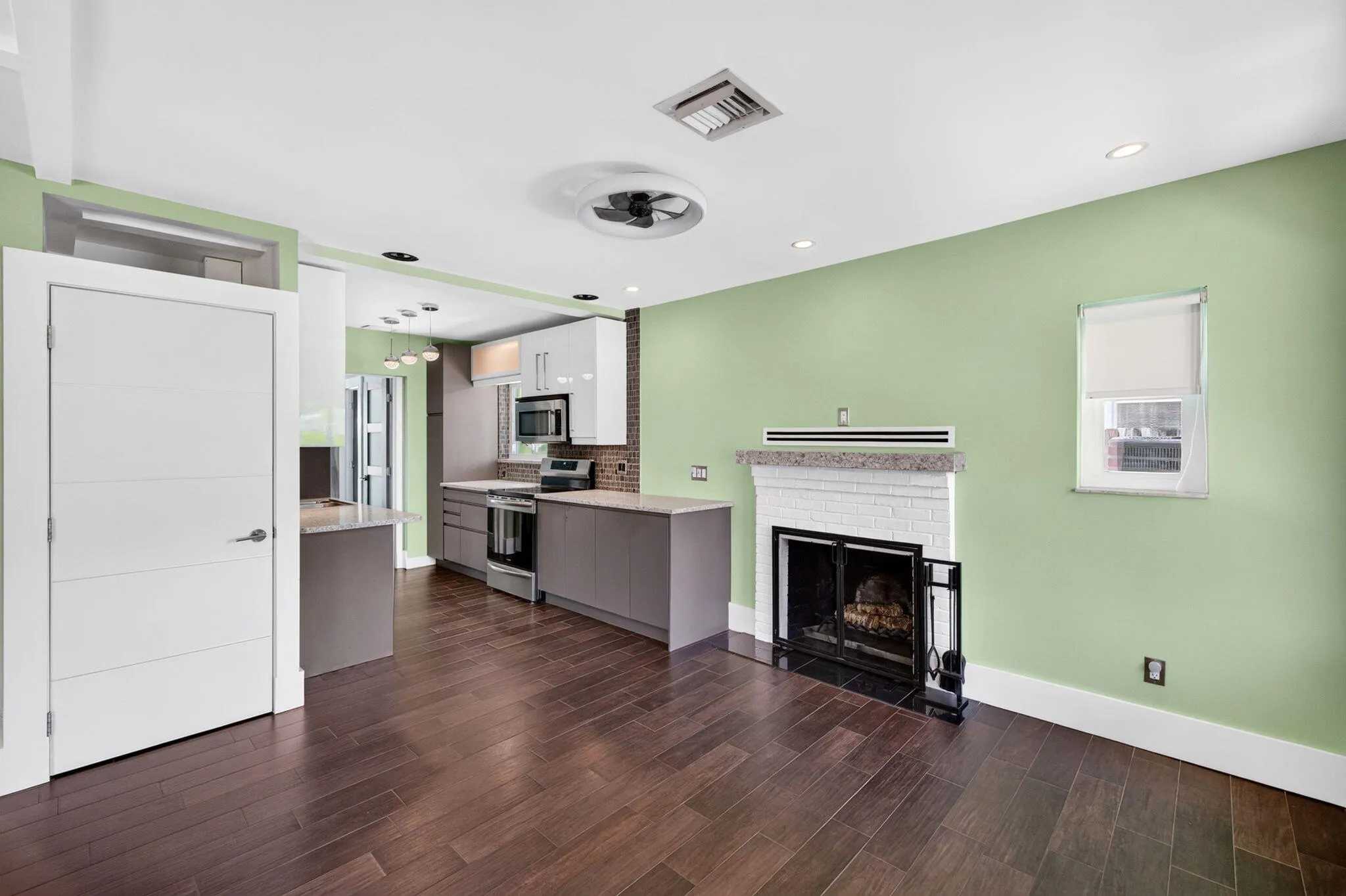 Dining/Kitchen area