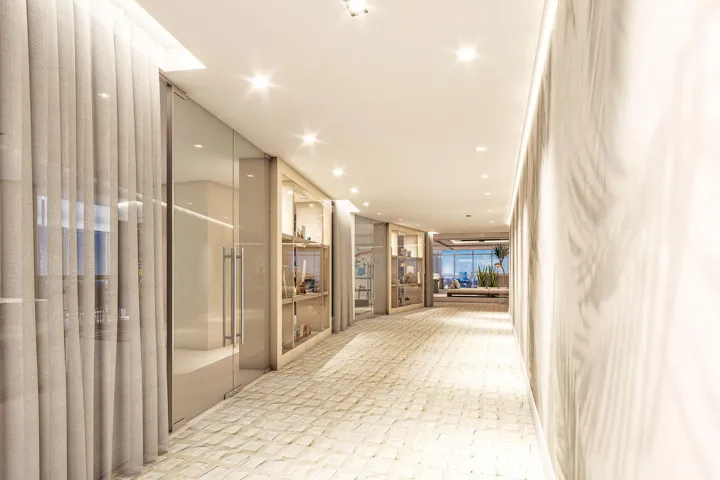 N220_5th Floor_Corridor_e