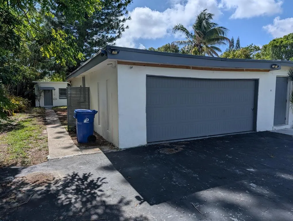 1420 EXT WITH GUEST