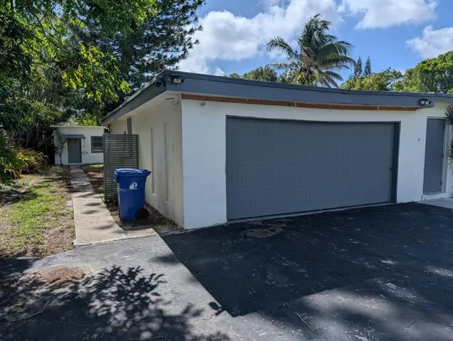 1420 EXT WITH GUEST