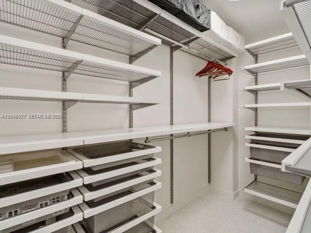 Walk-In Closet:Main Bedroom