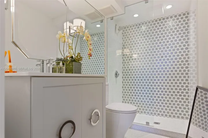 2nd Bathroom