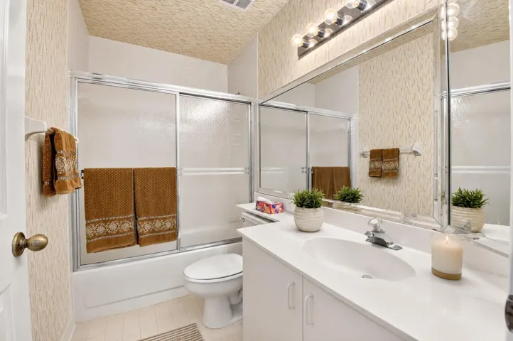 Bright, clean, & well-appointed.