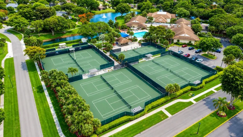 Six beautifully maintained courts for year-round tennis & social play.