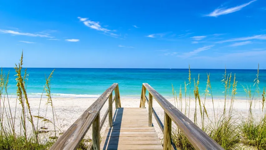 Spend your days enjoying pristine sandy baches, turquoise waters, and the rlaxed coastal lifestyle of Delray Beach.
