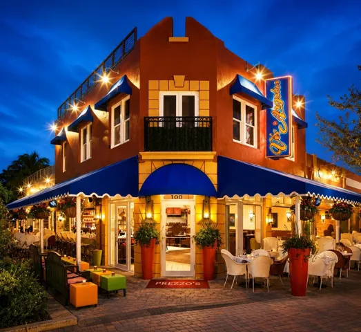 Discover exceptional waterfront dining, acclaimed restaurants, lively cafes, & vibrant nightlife just minutes from home.