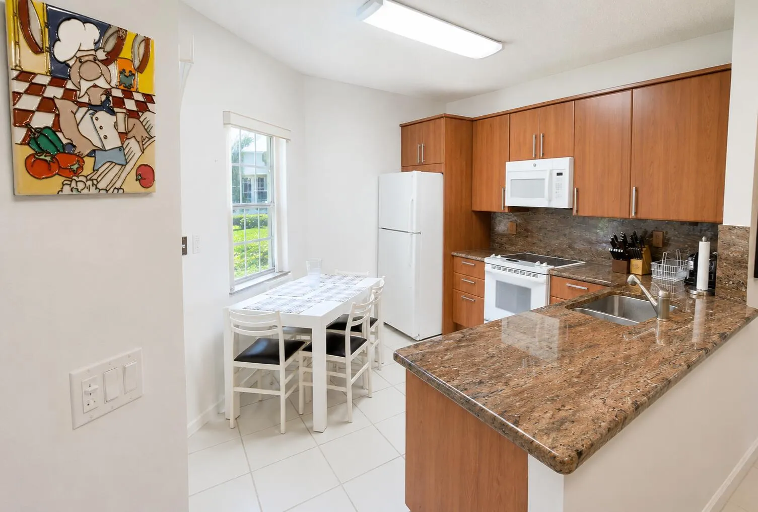 Granite bar, eat in area & window