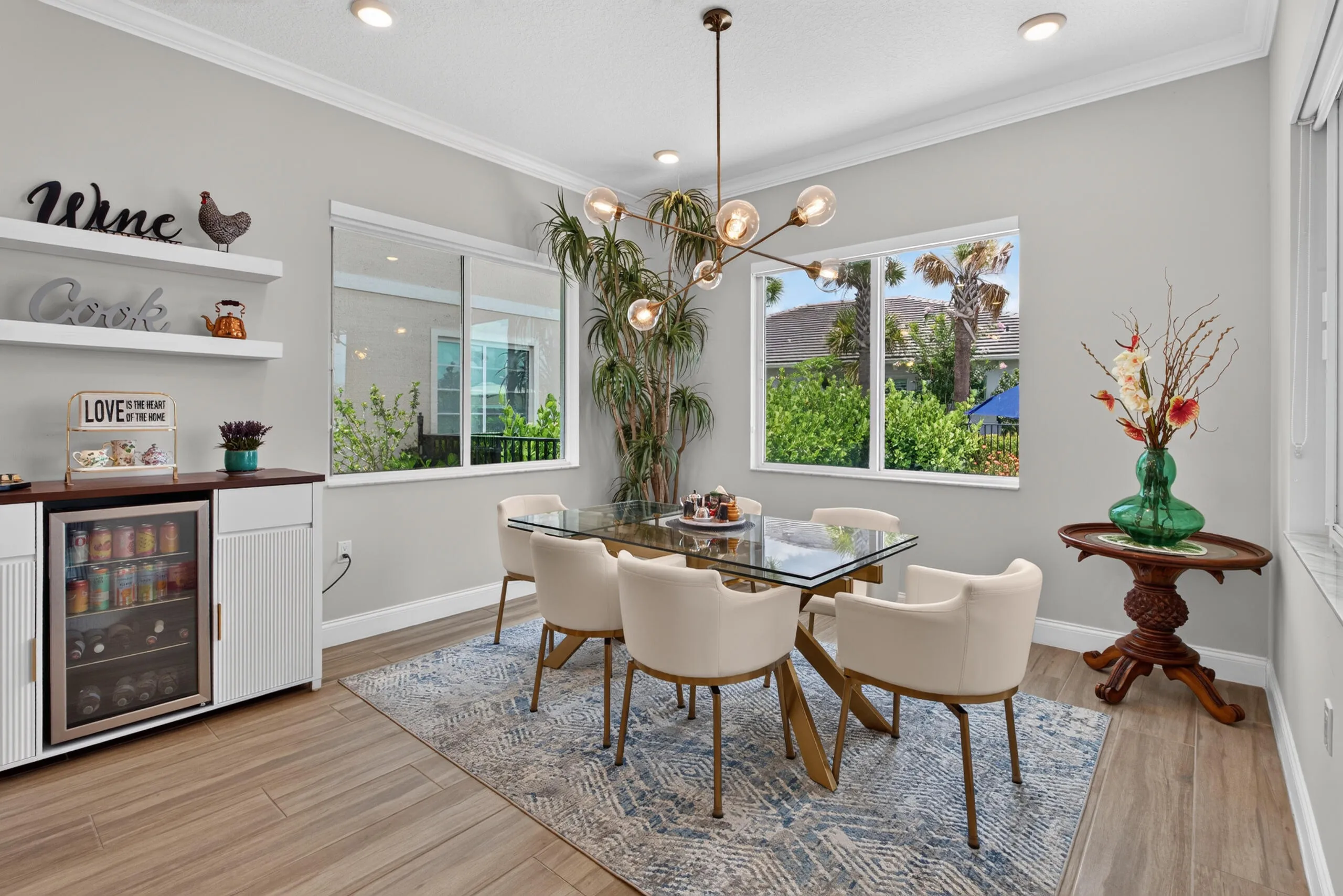 Casual DIning Area