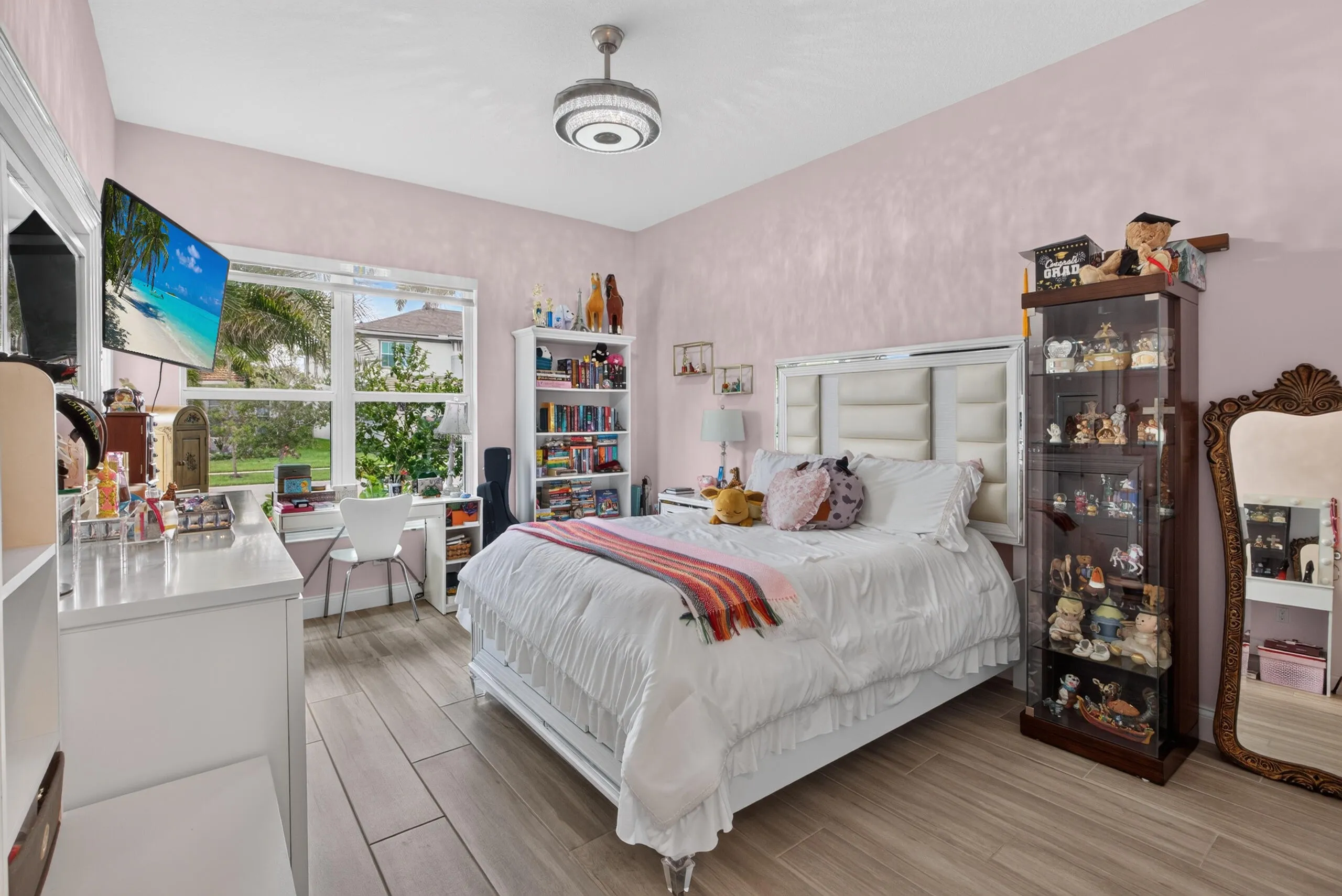 4th Bedroom w/Private Bathroom