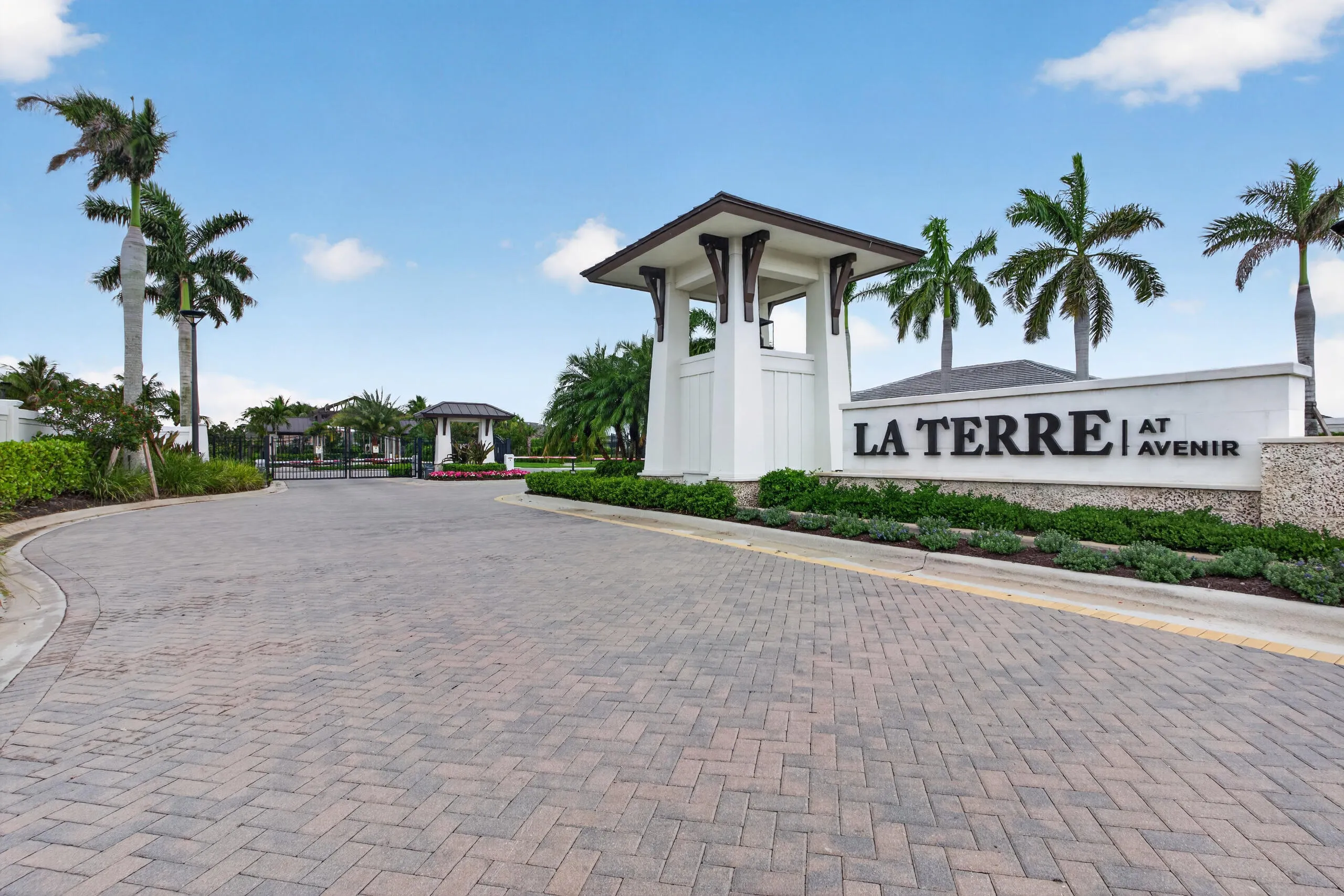 La Terre entrance