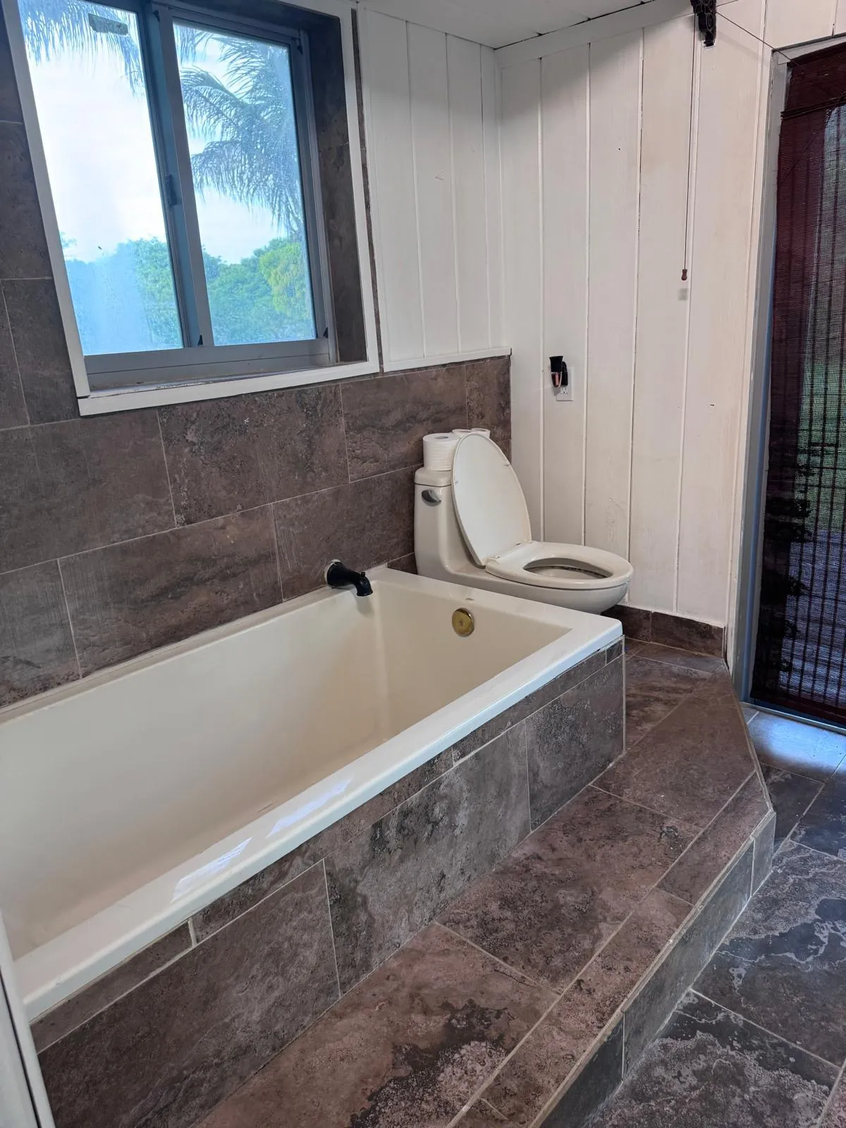 Private full bathroom