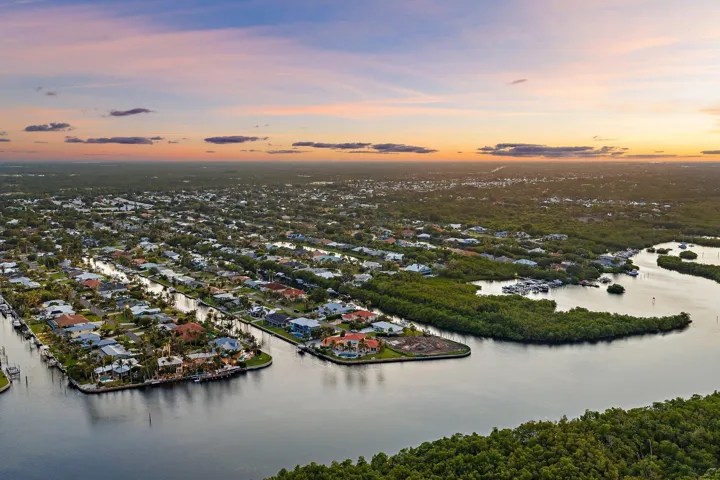 120-8565SEPalmSt-HobeSound-SMALL