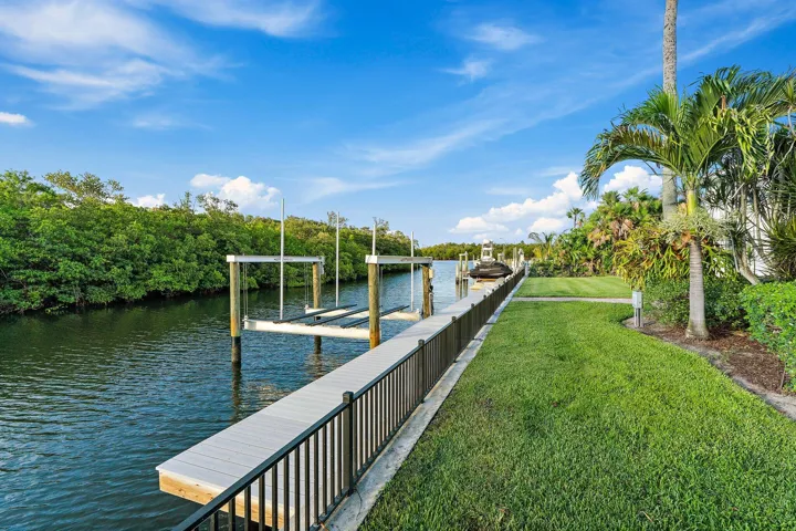 047-8565SEPalmSt-HobeSound-SMALL