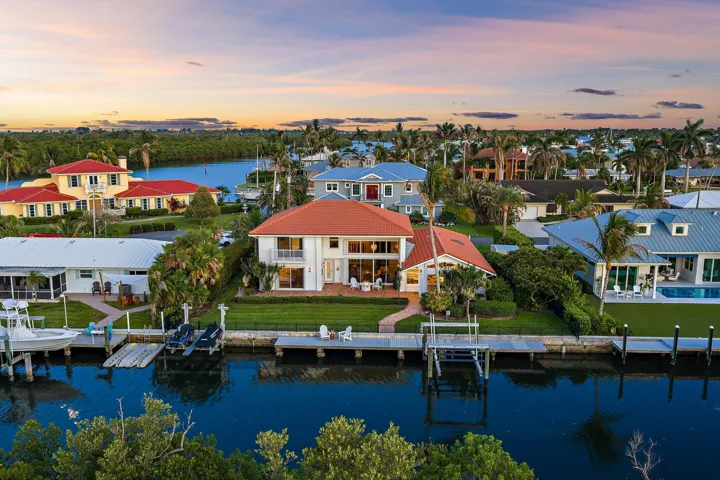 105-8565SEPalmSt-HobeSound-SMALL