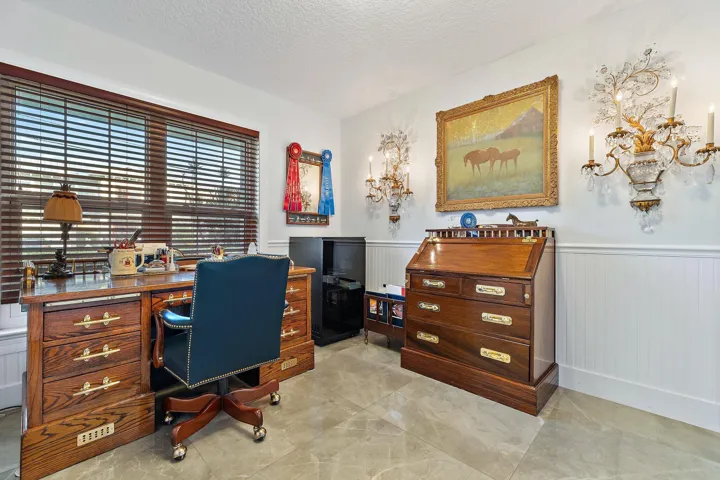 089-8565SEPalmSt-HobeSound-SMALL