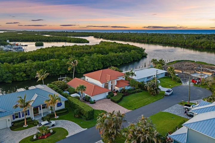105-8565SEPalmSt-HobeSound-SMALL