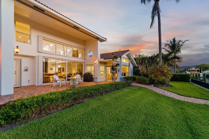 140-8565SEPalmSt-HobeSound-SMALL
