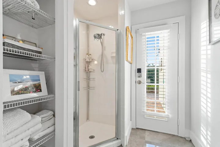 078-8565SEPalmSt-HobeSound-SMALL