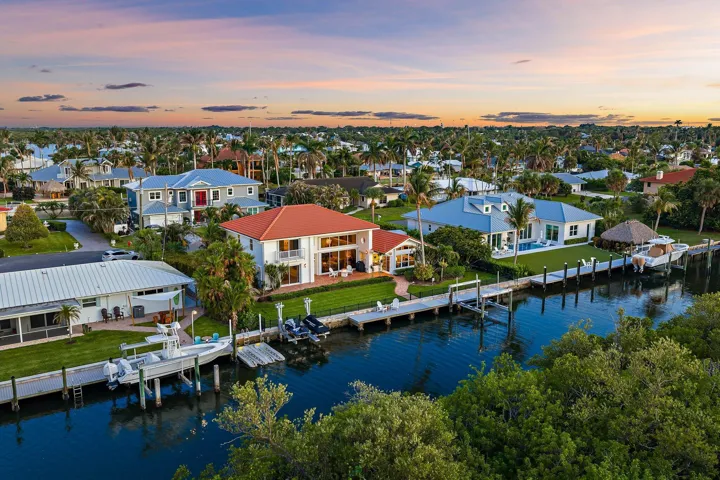 106-8565SEPalmSt-HobeSound-SMALL