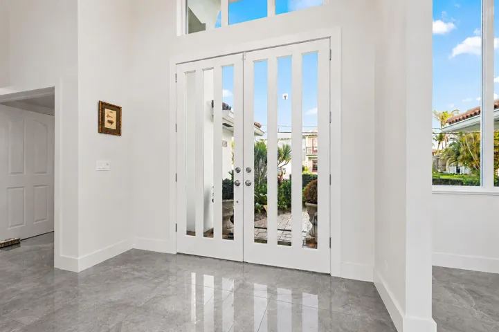 053-8565 SE Palm