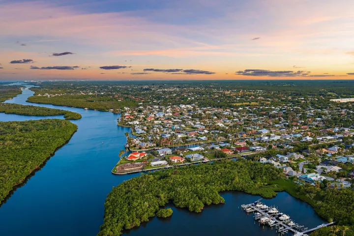 123-8565SEPalmSt-HobeSound-SMALL