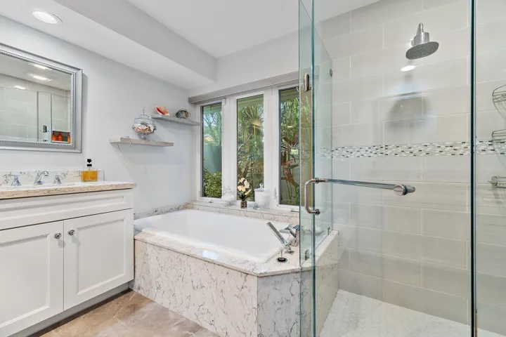 086-8565SEPalmSt-HobeSound-SMALL
