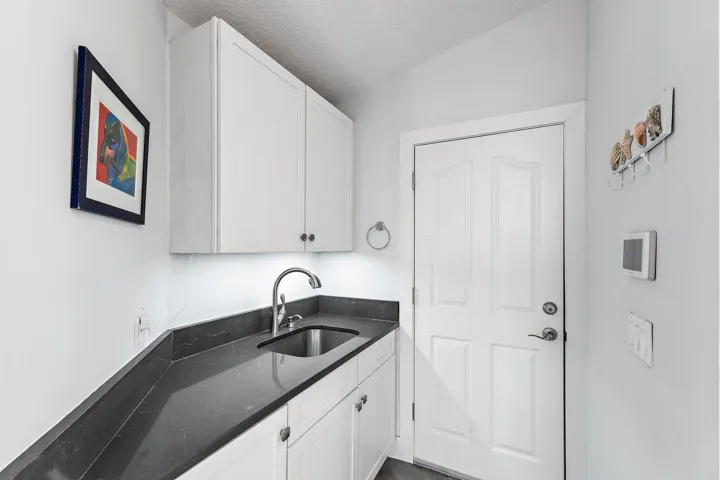 074-8565SEPalmSt-HobeSound-SMALL