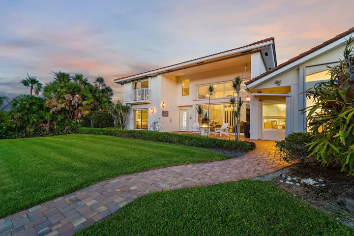 141-8565SEPalmSt-HobeSound-SMALL