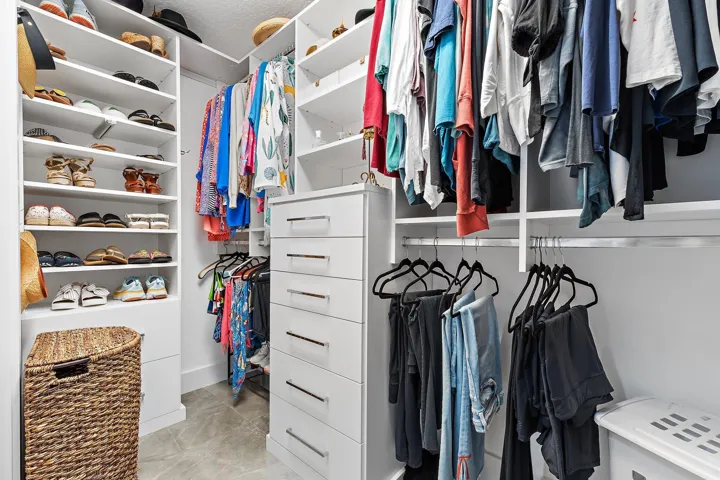 084-8565SEPalmSt-HobeSound-SMALL