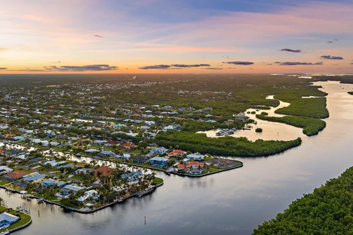 119-8565SEPalmSt-HobeSound-SMALL