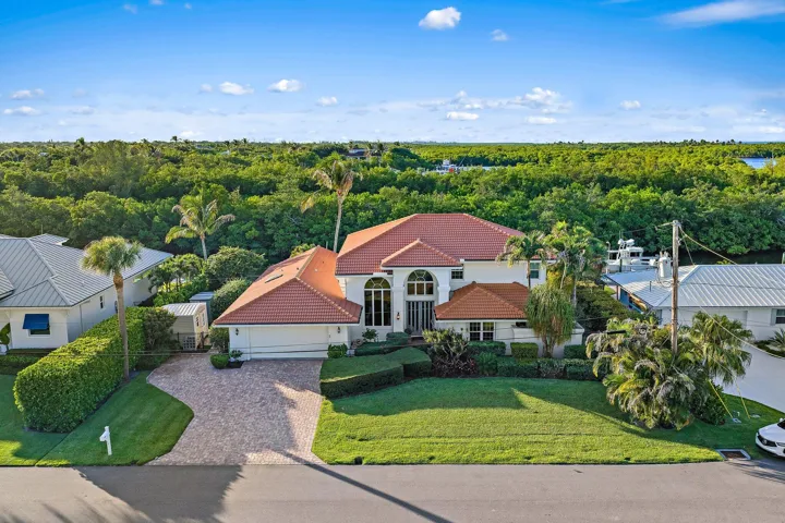128-8565SEPalmSt-HobeSound-SMALL
