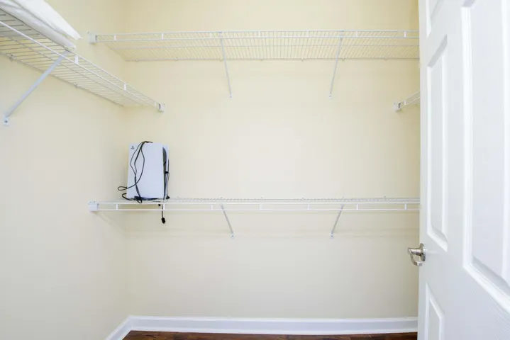 10- Master walking closet (2)