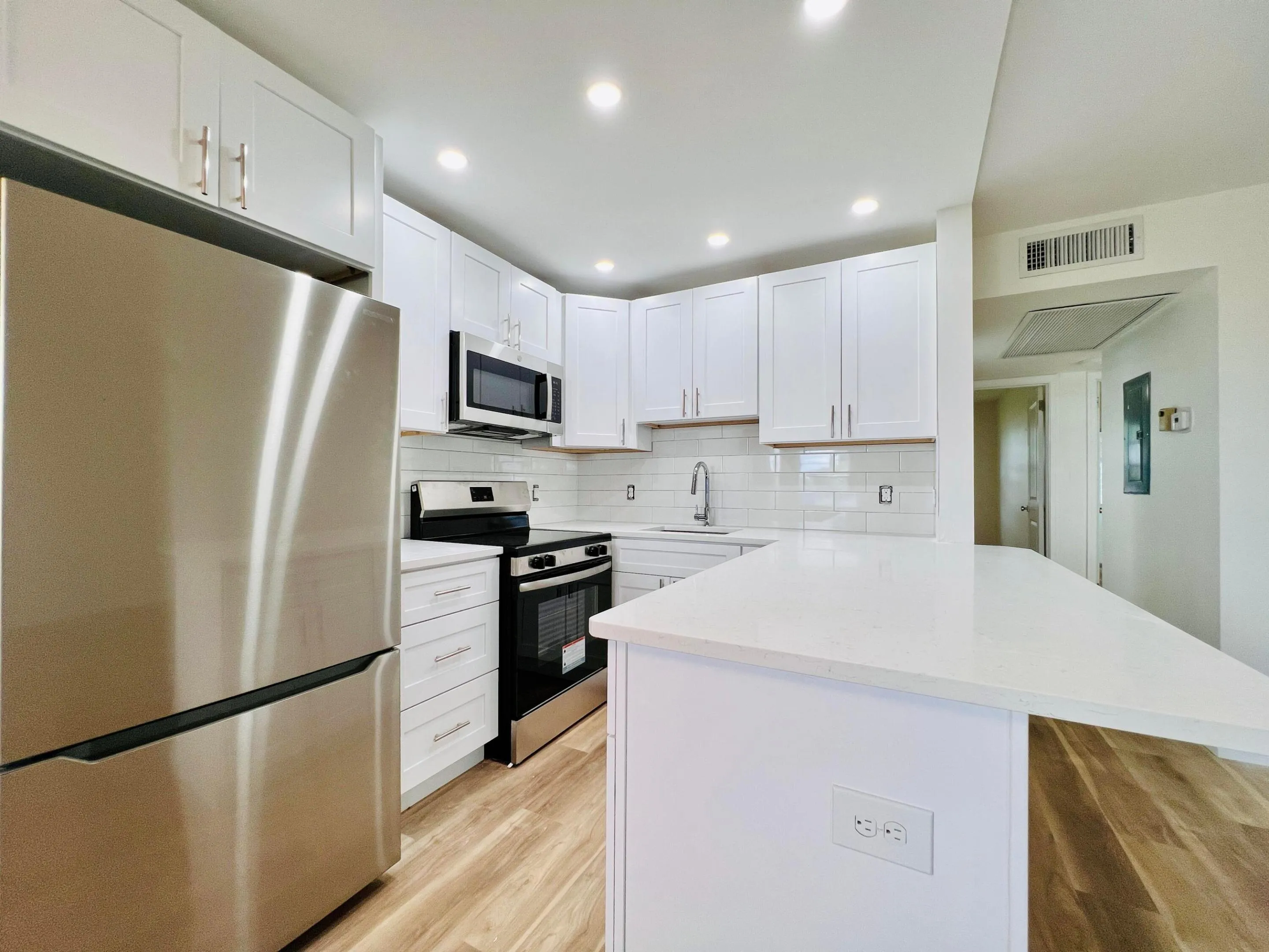 Brand NEW Kitchen!!! Brand NEW Stainless Appliances! Shaker Style Cabinets!