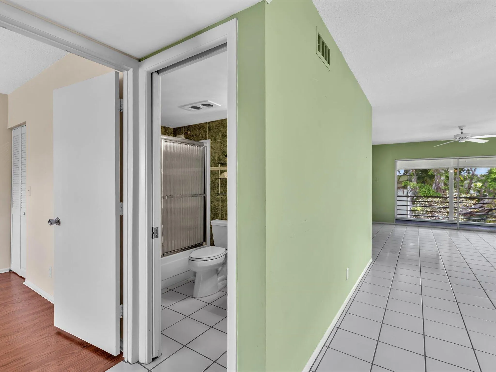 Entrance to Guest Bed/Bath