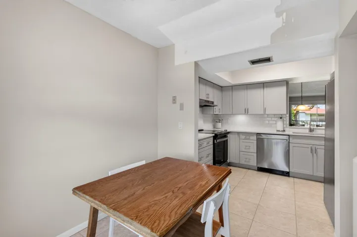 Kitchen Eat In Area