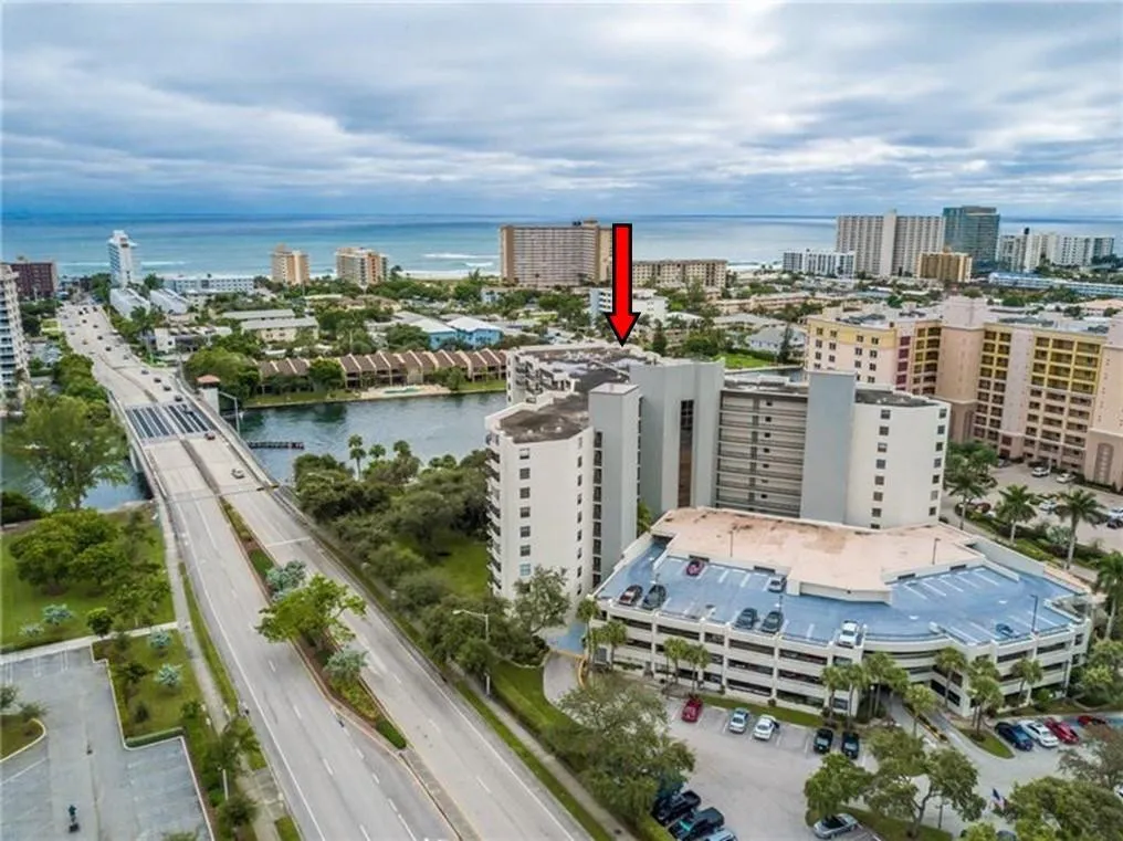 Voyager Condo located directly on the Intracoastal and the 14th St Causeway. One block to beach over bridge