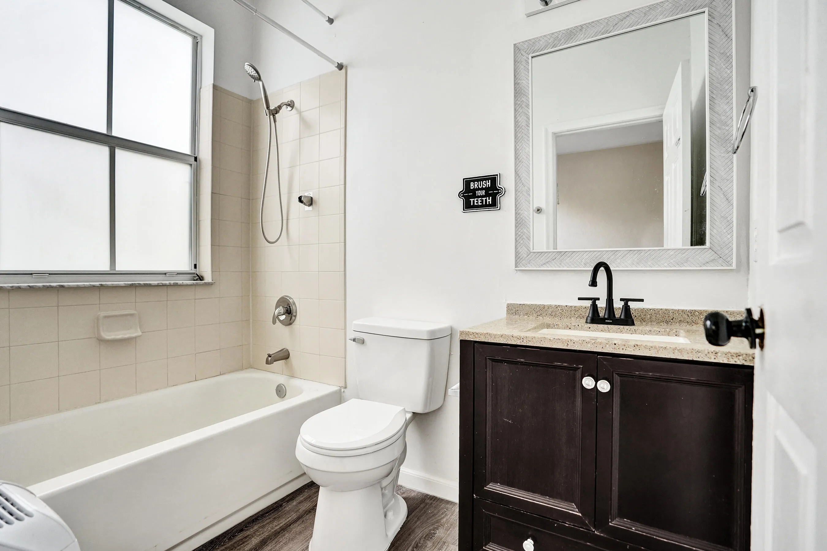 2nd Bathroom Tub/Shower