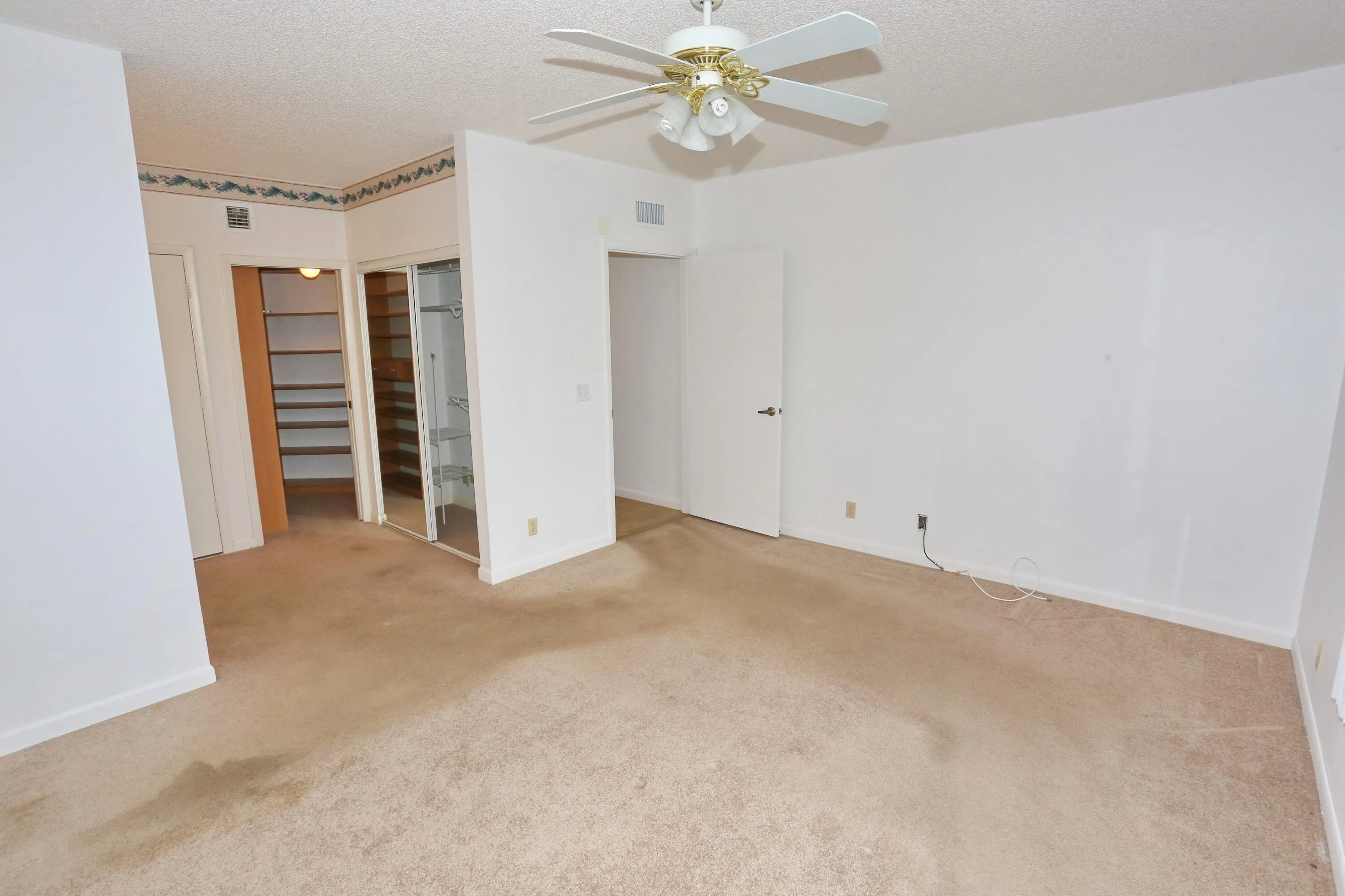 MAIN BEDROOM