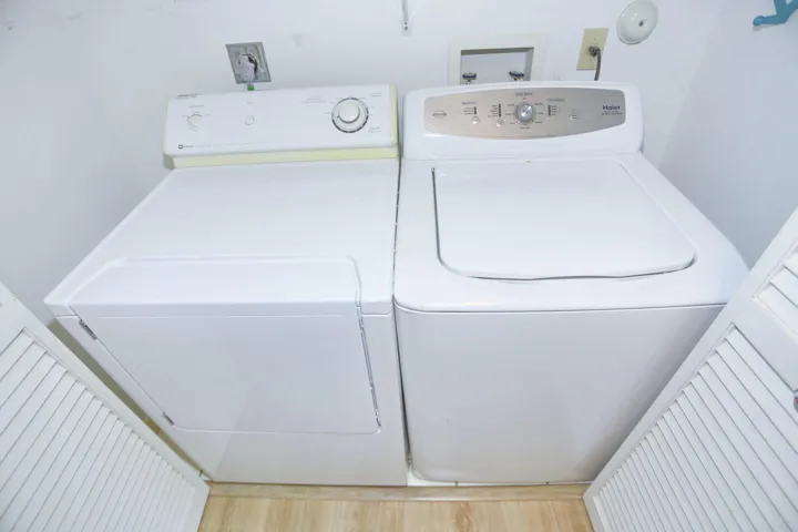 LAUNDRY CLOSET