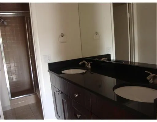 194 master bath with double sinks