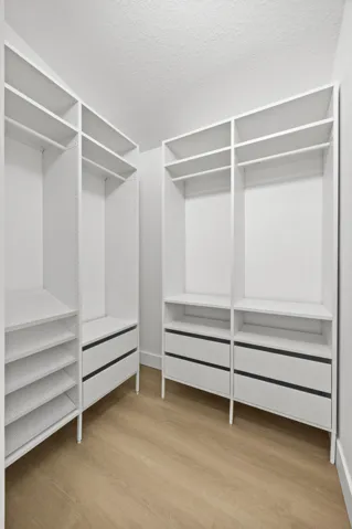 Closet1